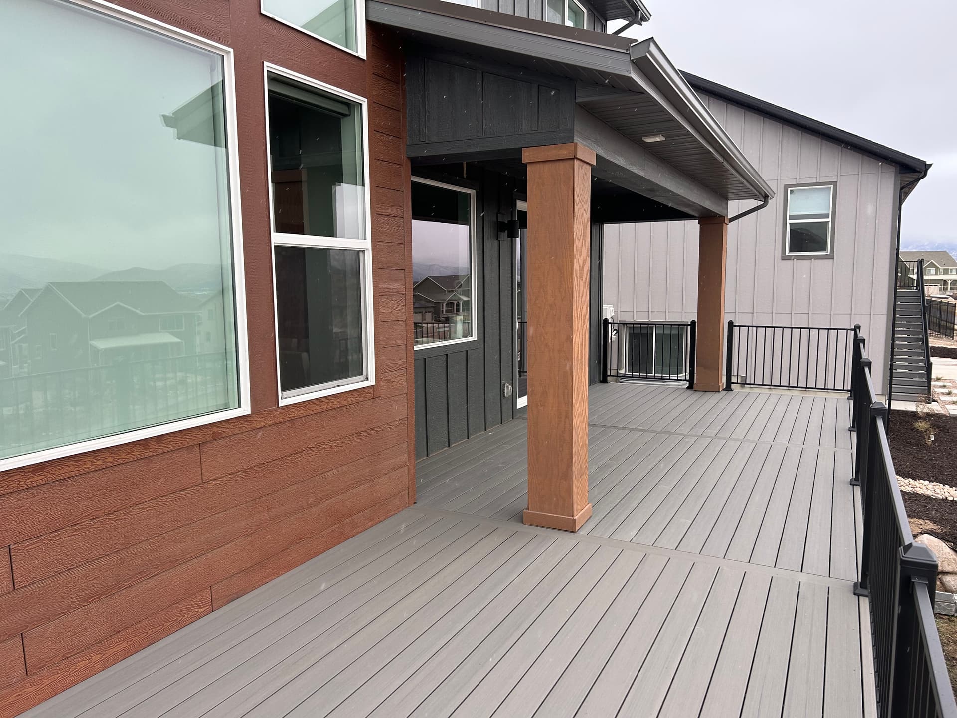 Gallery photos for Impressive Deck Build Using Timbertech Sea Salt Gray: Image #4