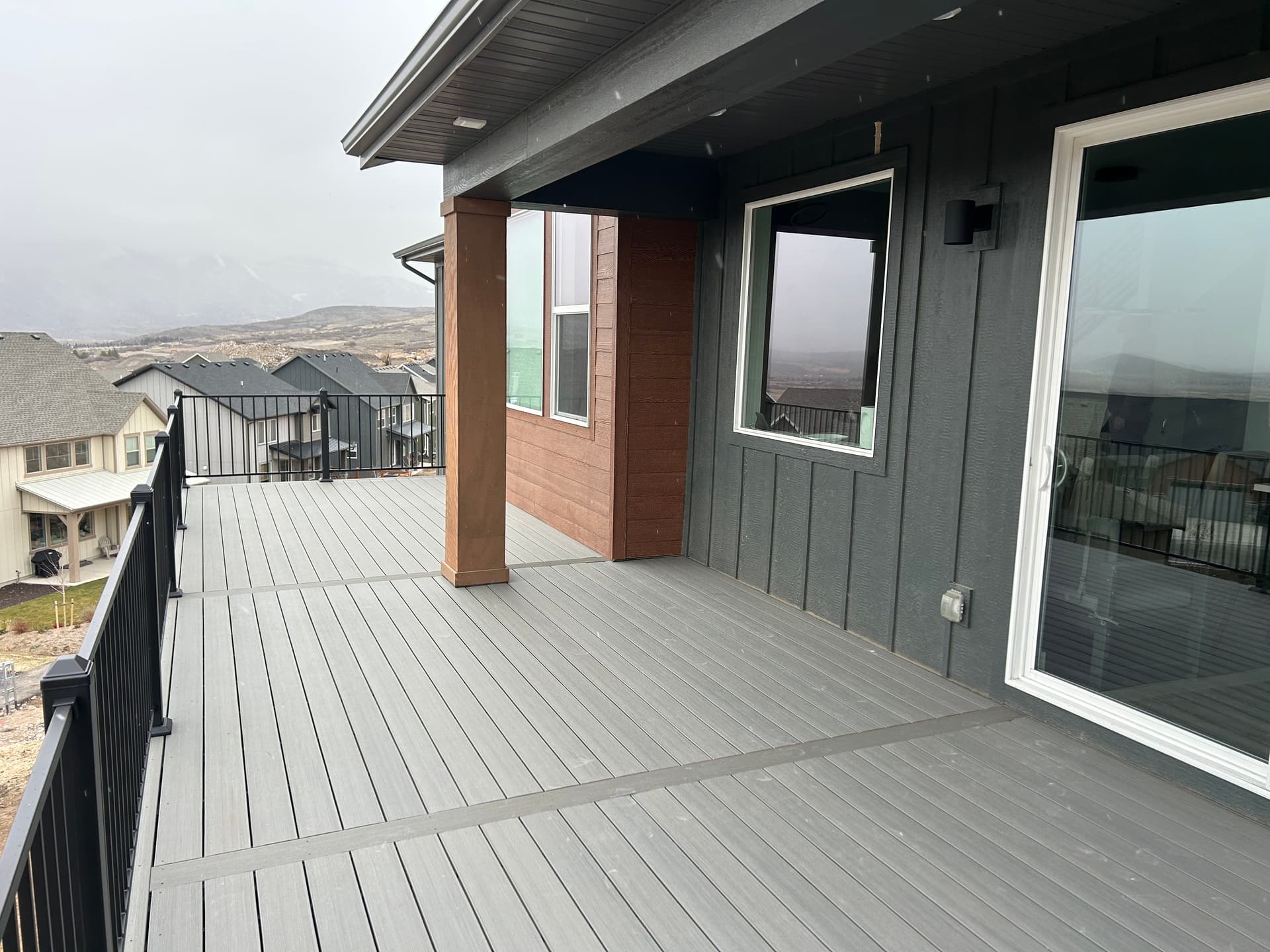 Gallery photos for Impressive Deck Build Using Timbertech Sea Salt Gray: Image #2